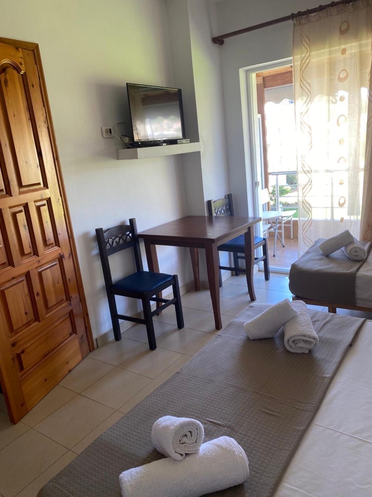 Ilias Family Rooms Himara Kültér fotó