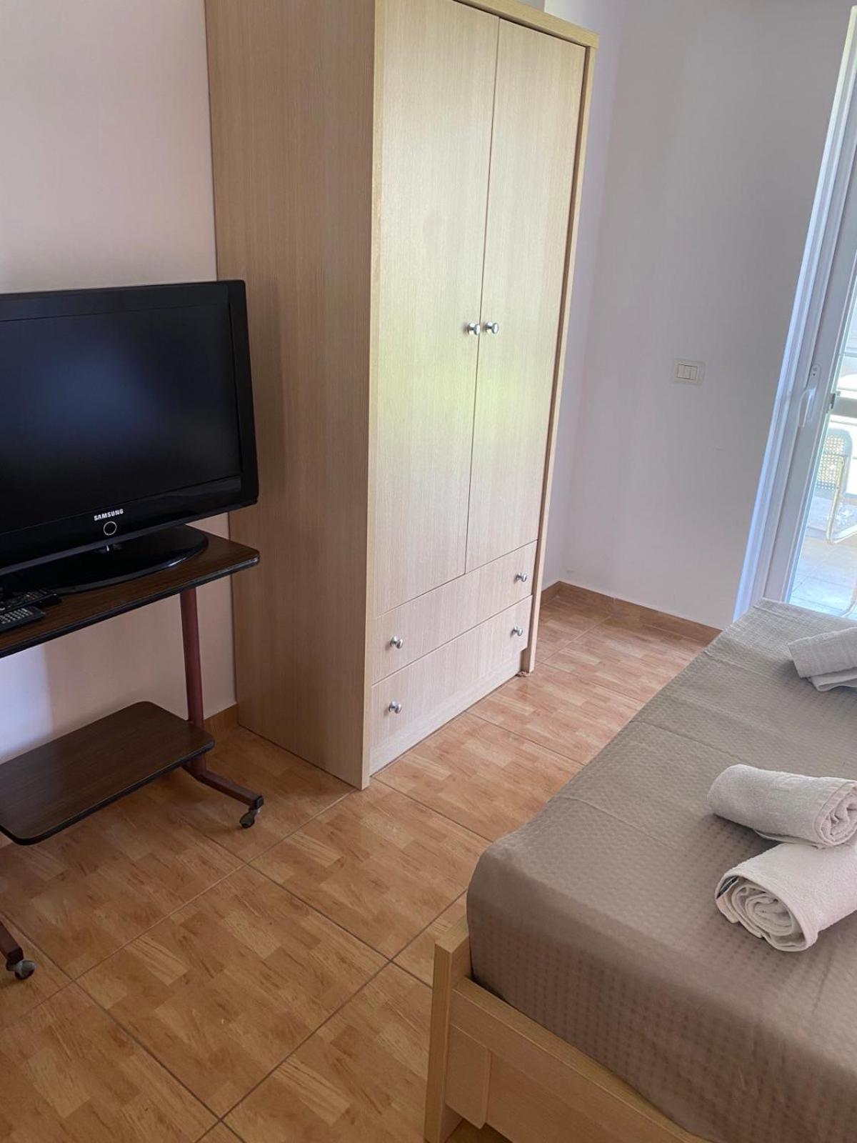 Ilias Family Rooms Himara Kültér fotó